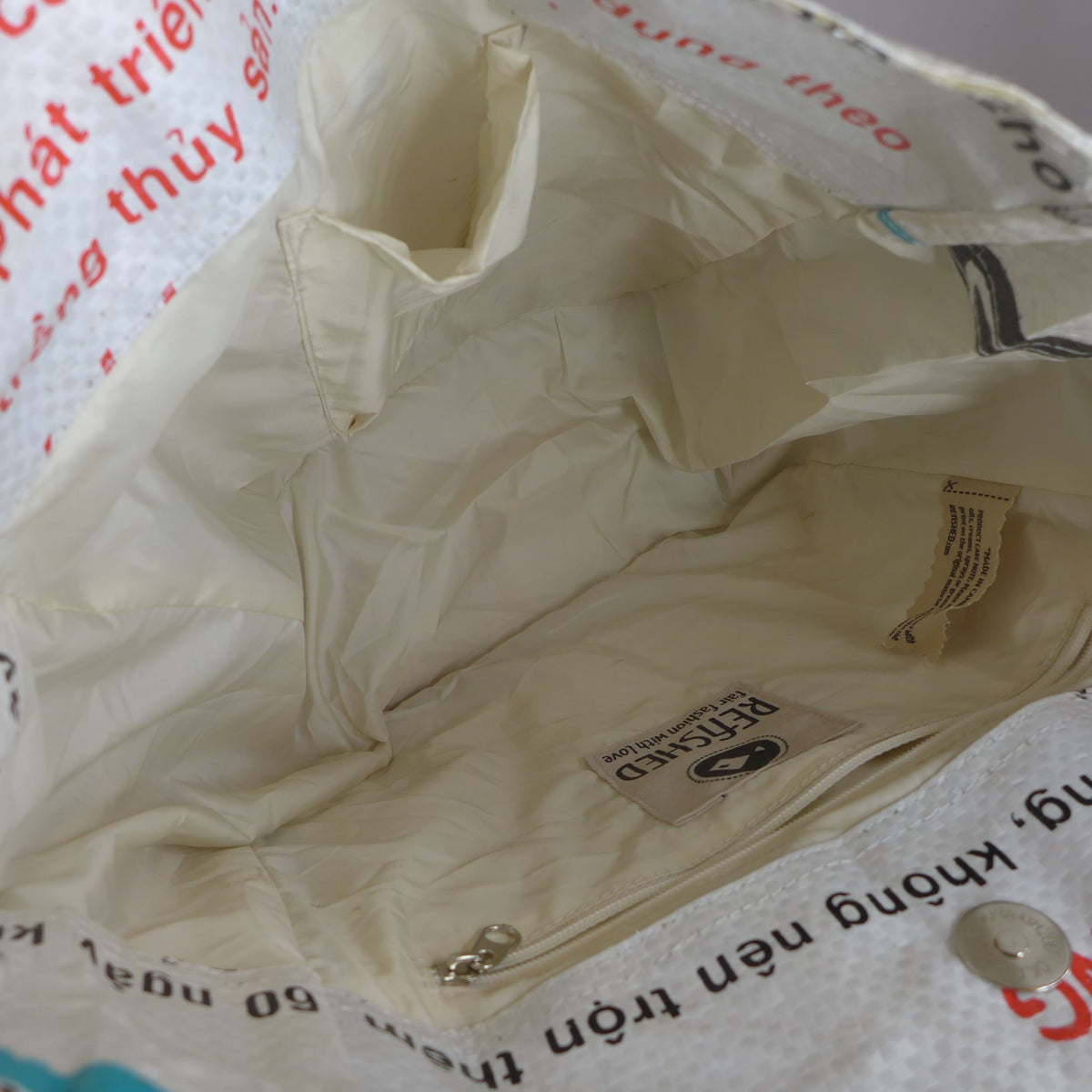 Umweltfreundliche Tasche in weiss 'URBAN BAG' – REFISHED