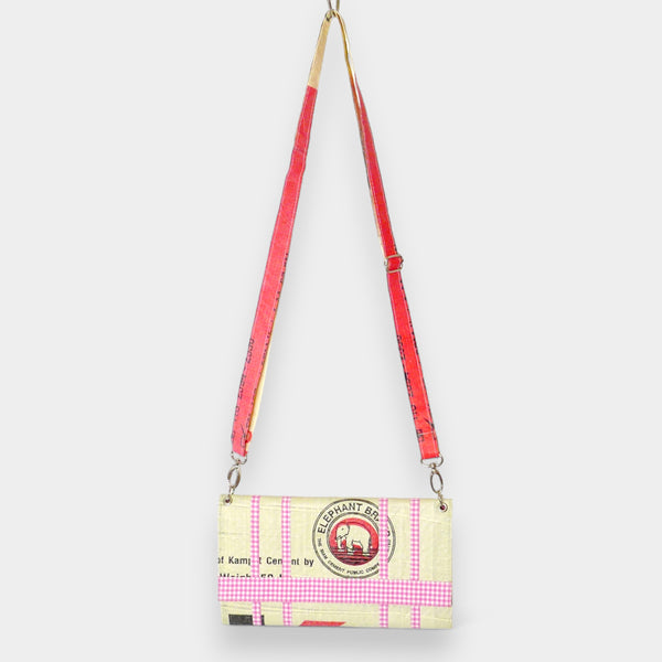 upcycled clutch in beige-rot-rosa