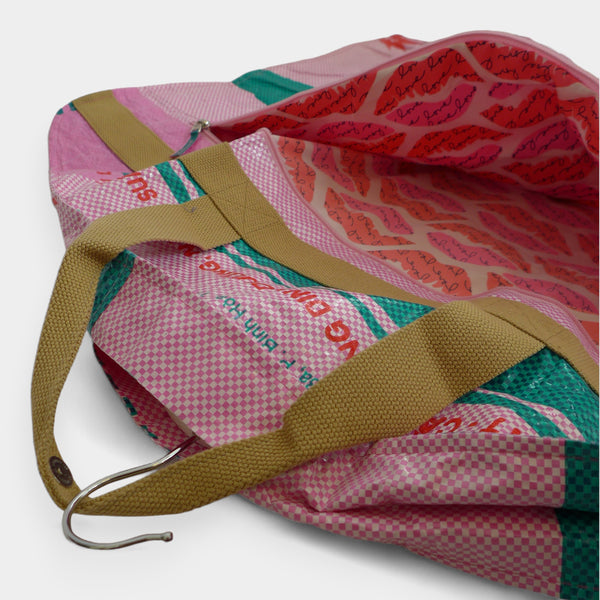 SUIT BAG | Environmentally friendly garment bag in pink-white