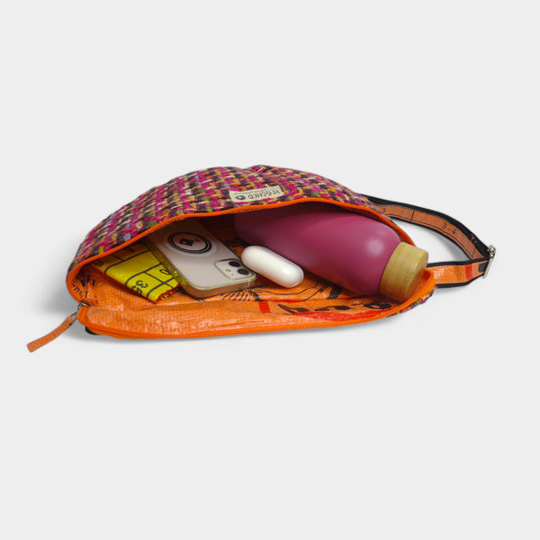 Upcycelte Bum Bag XL in orange schwarz