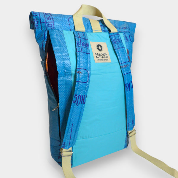 upcycelter rucksack in blau aqua nachhaltig