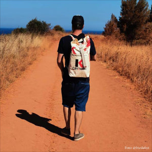 Nachhaltiger Rucksack in beige-schwarz-rot