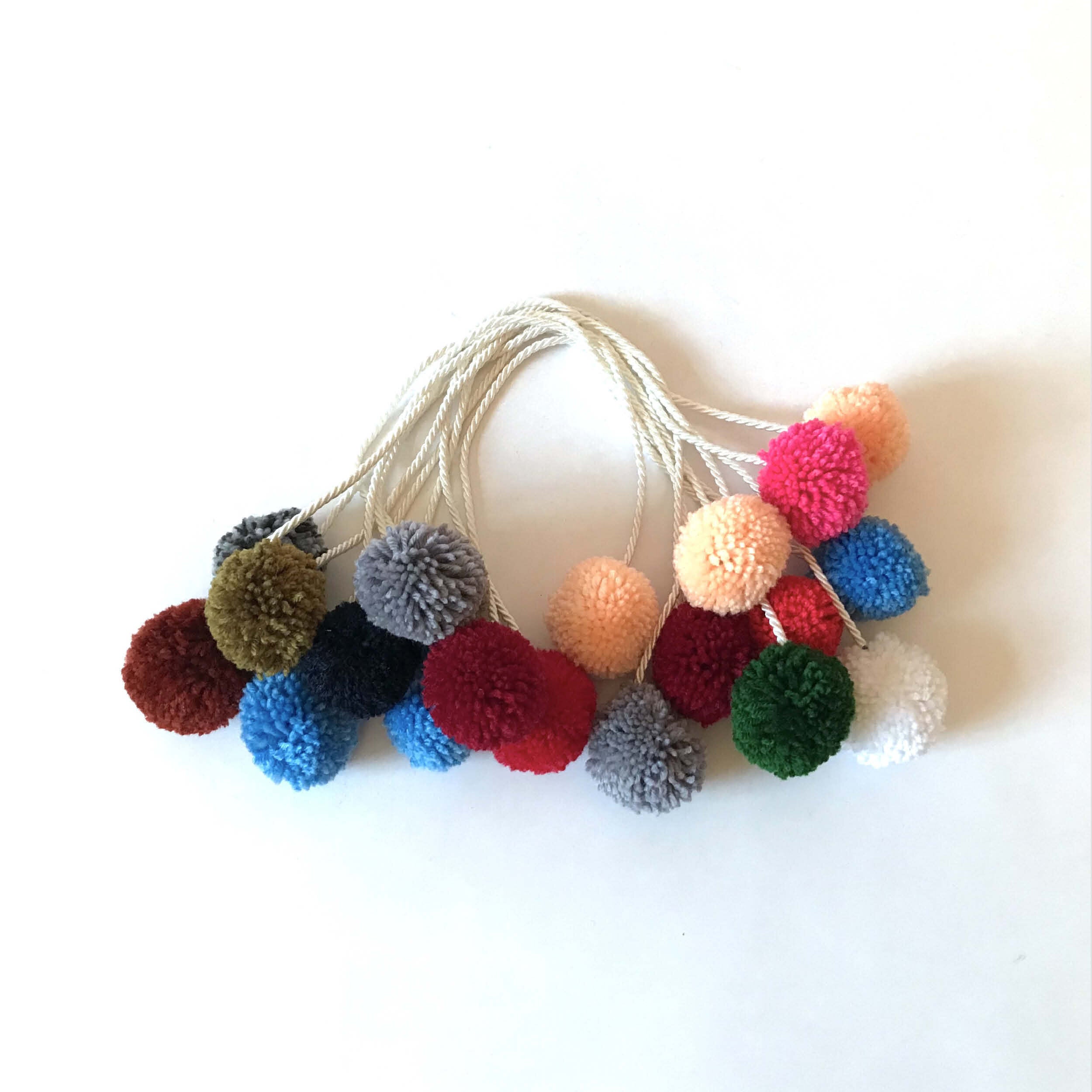 HAPPY | Pair of PomPoms